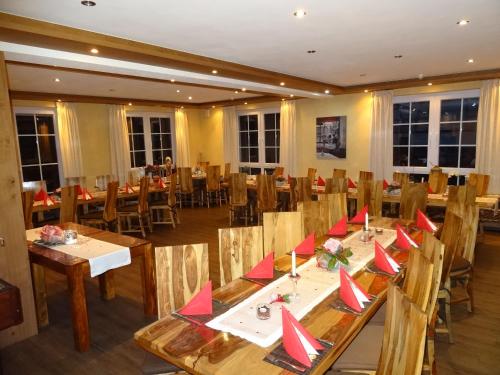 Hotel 4 Jahreszeiten mit Restaurant in البستادت