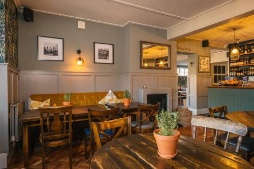 The Black Boy Pub & Hotel - image 11