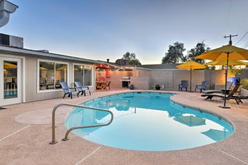 Swim, Putt & Explore! Classic Desert Phoenix Ranch – khách sạn tại Camelback Corridor