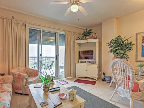 West Gulf Shores Condo with Ocean Views, Shared Pool!