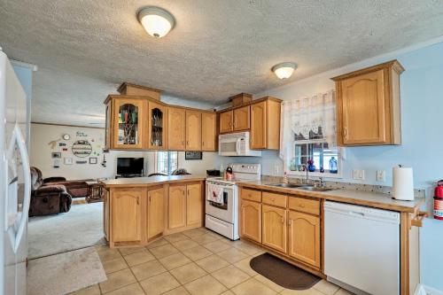 Lyndonville House with Fire Pit and Screened-In Patio! - image 8