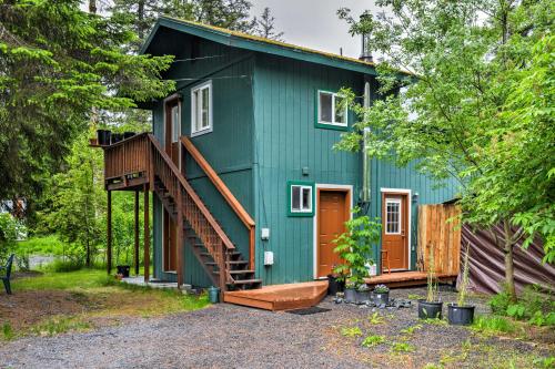 Seward Studio with Deck Outdoor Dining and Mtn Views!