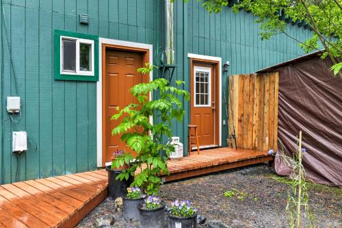 Seward Studio with Deck Outdoor Dining and Mtn Views! - image 6