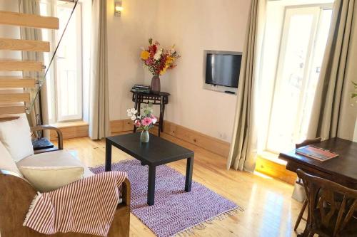 32 Top - Center of Lisbon Duplex Apartment, Barrio Alto, Lisabon