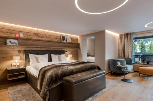 1 king bed, 1 sofa bed