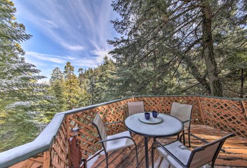 Lake Arrowhead Cabin with Deck and Scenic Forest Views in Lake Arrowhead, USA