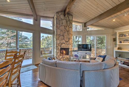 Lake Arrowhead Cabin with Deck and Scenic Forest Views in Lake Arrowhead, USA