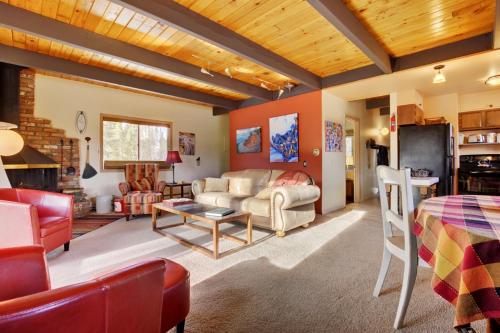 Cozy Mtn Home about 2 Mi to Breck Resort and Main St! - image 2
