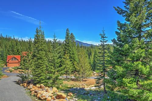 Bright Klamath Falls Cabin with Deck and Mtn Views! - image 5