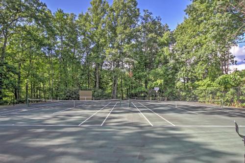 Sensational Gatlinburg Cabin with Hot Tub and Views! - image 4