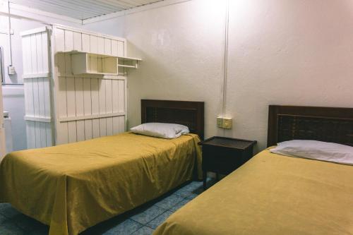 Twin Room image 5