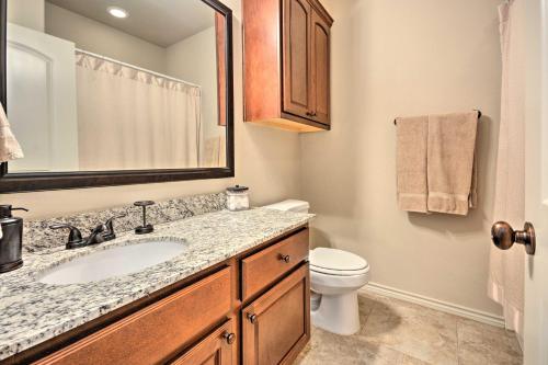 College Station Townhouse with Private Patio