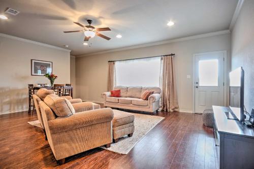 College Station Townhouse with Private Patio