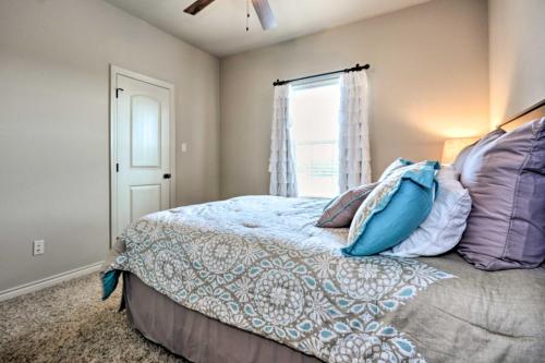 College Station Townhouse with Private Patio