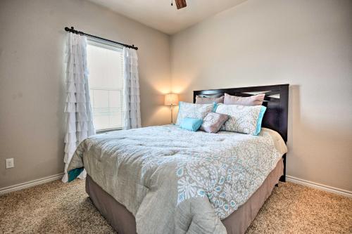 College Station Townhouse with Private Patio