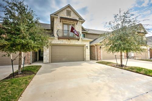 College Station Townhouse with Private Patio