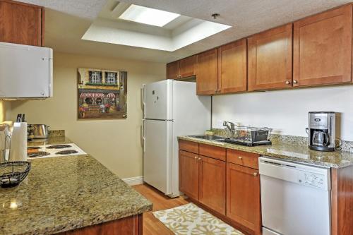 Las Vegas Condo w/Patio Pool & Gym-5 Min to Strip - image 7