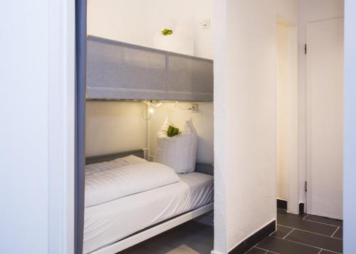 Studio Apartment image 10
