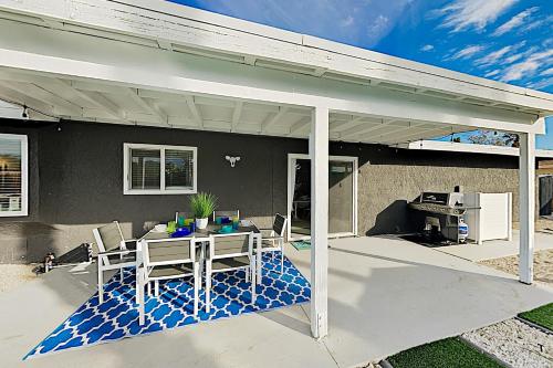 Gated Mountain-View Haven with Pool Hot Tub and Firepit home - image 5