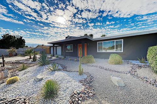 Gated Mountain-View Haven with Pool Hot Tub and Firepit home - image 8