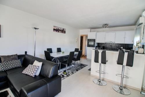 DESIGN APARTMENT Near GENEVA in Etrembieres (Rhone-Alpes)