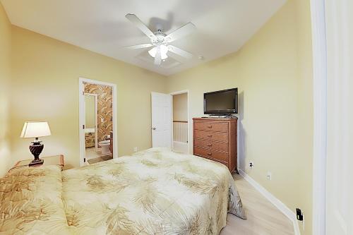 Changes in Attitude: Beach Retreat w/ Pool Duplex - image 6