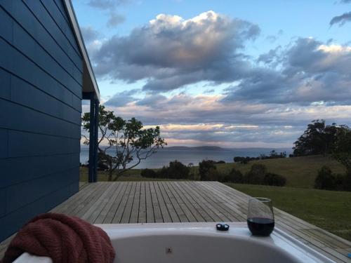 The Woolshed and Farmhouse Blue, Bruny Island in North Bruny