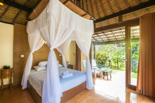 One-Bedroom Bungalow with Garden View  and Free Benefits image 6