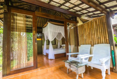 One-Bedroom Bungalow with Garden View  and Free Benefits image 5