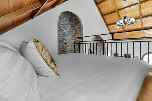 Little Colmar - Homestay & Pottery Studio, Халонг (фото 10)