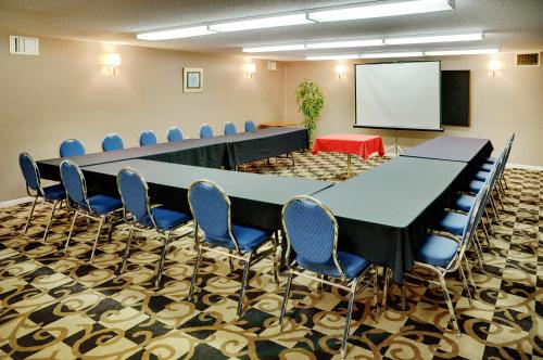 Travelodge By Wyndham Sudbury Hotel In On Canada - 