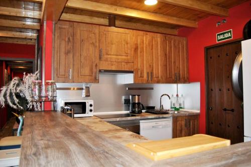 keuken, Casa Rural Mansion Alejandra con piscina y jacuzzi in Collado Mediano