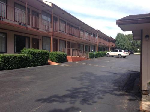 The Parkwood Inn & Suites