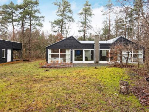  Four-Bedroom Holiday home in Glesborg 15, Pension in Fjellerup