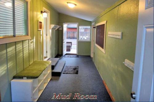 745 Los Angeles home - image 2