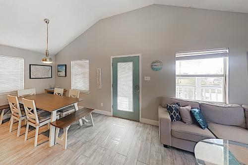 Just Blue Inn Home - image 7