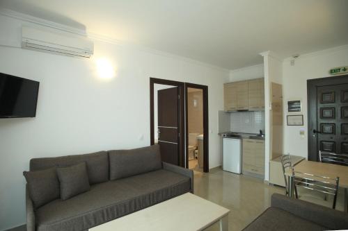 2 twin beds, 2 sofa beds