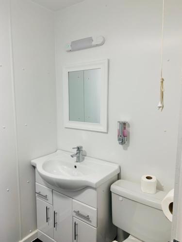 Four Oaks Hotel - image 2