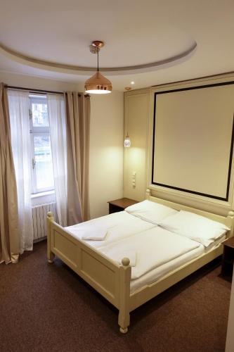 Hotel U Kříže - image 9
