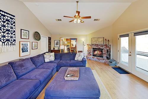 Wine Country Retreat with Hillside Pool & Firepit home - image 8