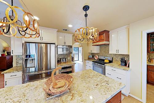 Wine Country Retreat with Hillside Pool & Firepit home - image 9