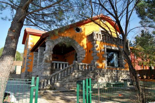 Bejárat, Casa Rural Mansion Adela con Piscina y Jacuzzi in Collado Mediano