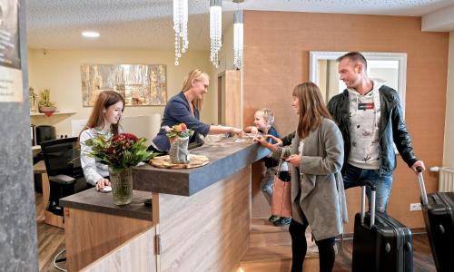 大堂, Familienhotel "Rhön Feeling" (Familienhotel "Rhon Feeling") in 伯恩斯豪森