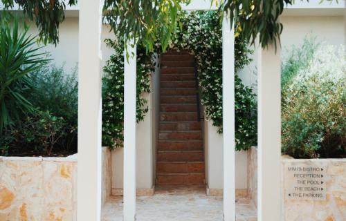 Tara's Lodge Hotel - main image