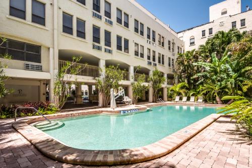 Swimming pool, Tropicals of Palm Beach in Palm Beach (FL)