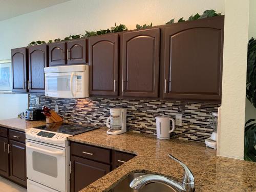 Windsor Hills Resort 5BR Villa, Amenities, Private Pool & Water Park, Near Disney, Sea World, Universal in Orlando, USA