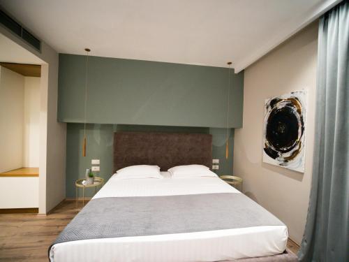 Light Hotel, Тирана (фото 8)