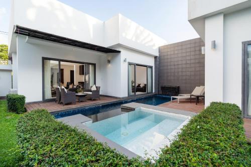 The Harmony Pool Villa Phuket, pláž