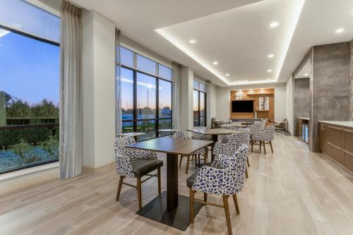 Holiday Inn & Suites Cedar Falls-Waterloo Event Ctr, an IHG Hotel in Cedar Falls, USA