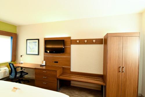 Holiday Inn Express Hotel & Suites Port Clinton-Catawba Island